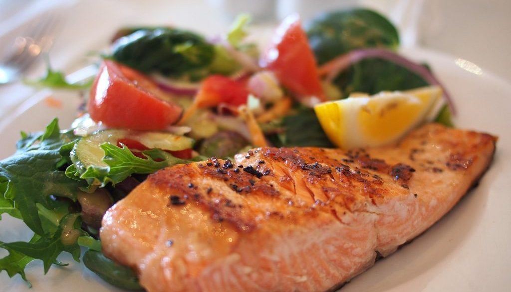 salmon fish seafood veggies salad 518032